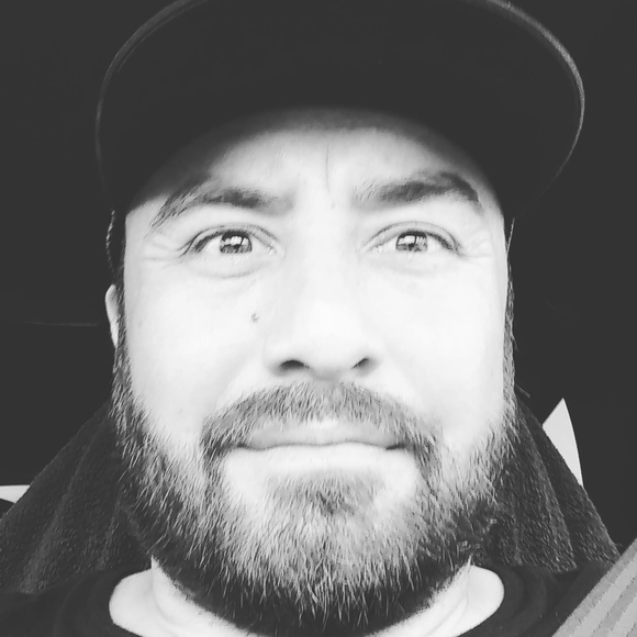 Profile Picture of Eddie Rios (@eddie_rios) on Poshmark