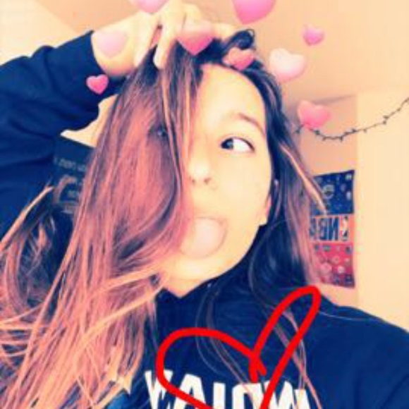 Profile Picture of Kayla Sentner (@ksentner05) on Poshmark