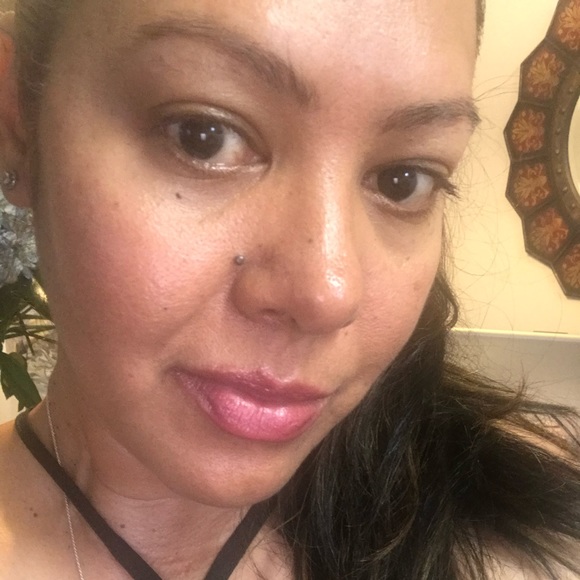 Profile Picture of Carla Ayuso (@ayusogal) on Poshmark