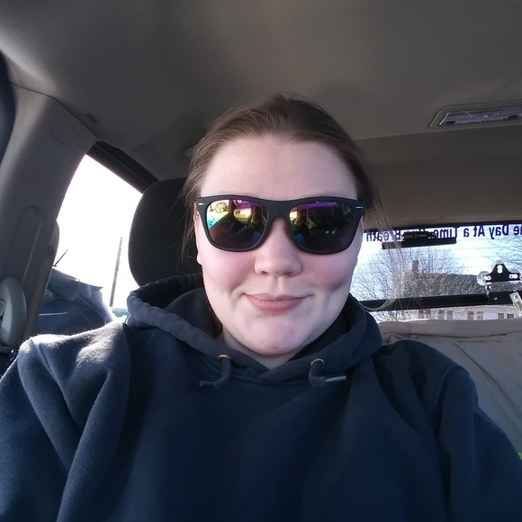 Profile Picture of Heidi Blassmann (@hnb327) on Poshmark