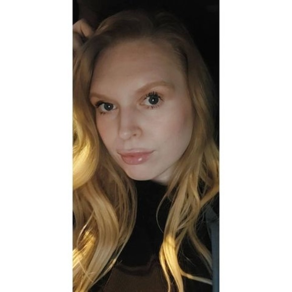 Profile Picture of Amanda Trentham (@atrentham1991) on Poshmark
