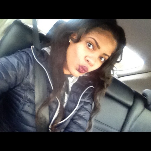 Profile Picture of Kamiren Makell (@kamibri) on Poshmark