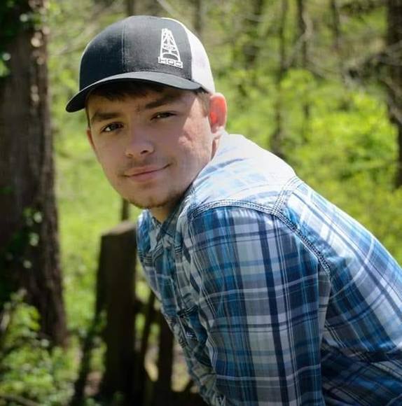 Profile Picture of Pj Roberton (@pj101801) on Poshmark