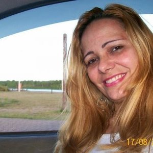 Profile Picture of Cris Carvalho (@crisamadinha) on Myspace
