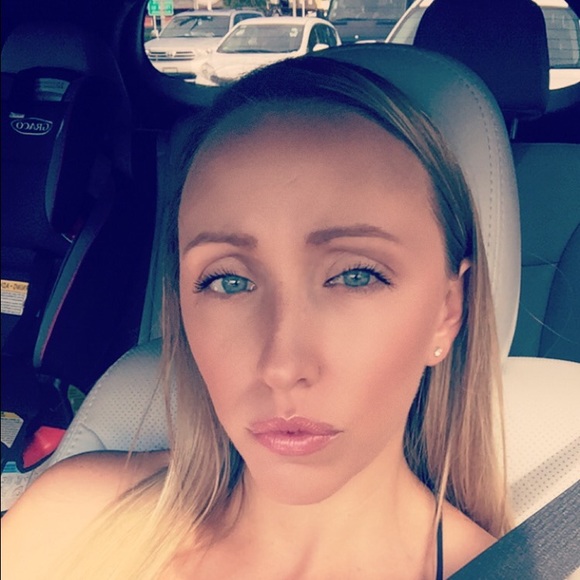 Profile Picture of Sarah Bratcher (@bratcs) on Poshmark