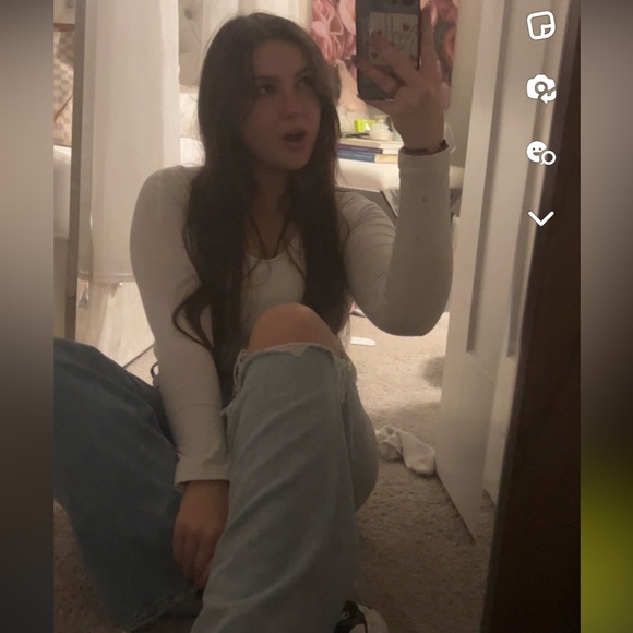 Profile Picture of Callie Tomaszewicz (@c_tomas07) on Poshmark