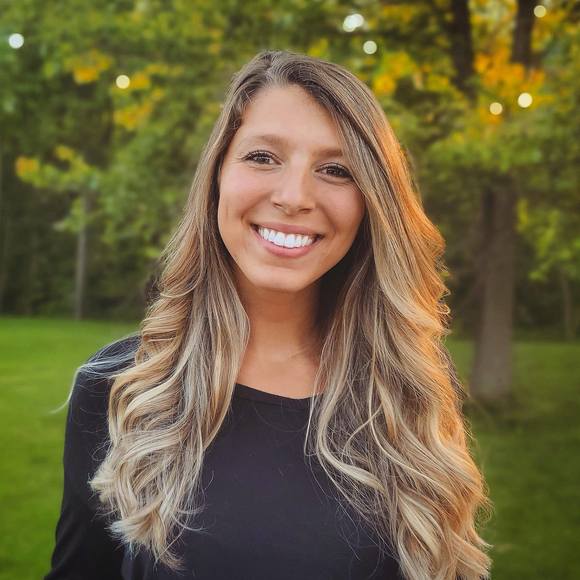 Profile Picture of Abbie Brenke (@abbiebrenke) on Poshmark