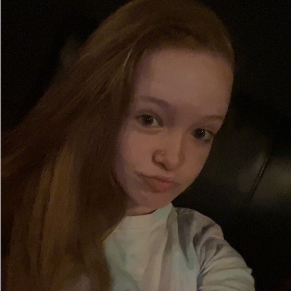 Profile Picture of Schantzi Collums (@schantzicollums) on Poshmark