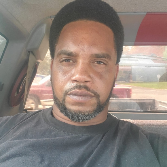 Profile Picture of Chris Strawder (@cjls26) on Poshmark