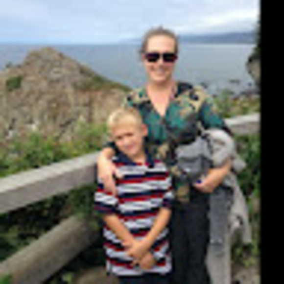 Profile Picture of Cindy Ware (@wareiscindy) on Poshmark