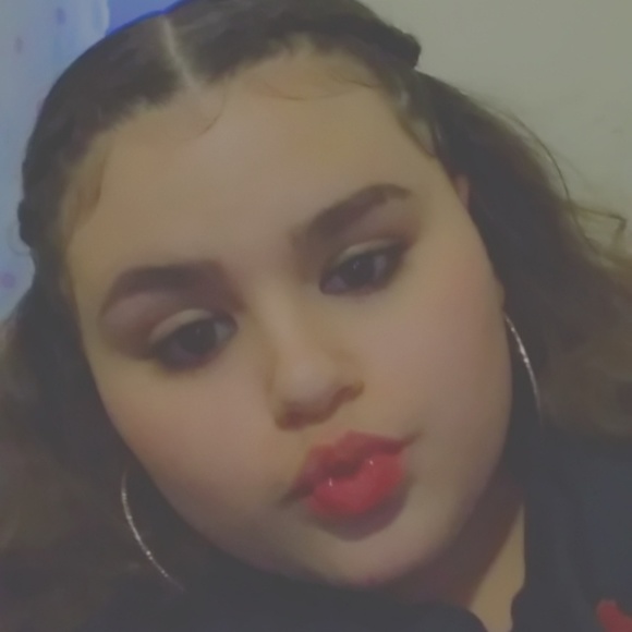 Profile Picture of Chloe Schroeder (@dxddyy_xhloee) on Poshmark