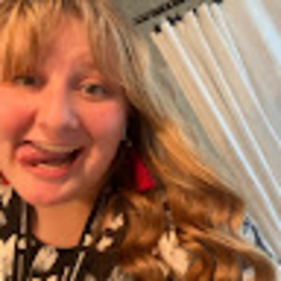 Profile Picture of Libby Henderson (@libbyhenders412) on Poshmark