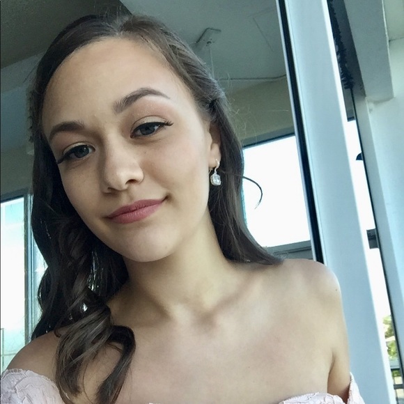 Profile Picture of Meagan Carota (@meaganc316) on Poshmark