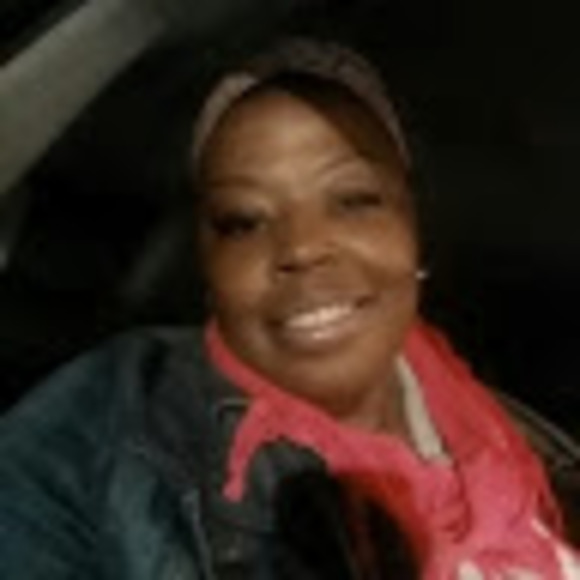 Profile Picture of Lorraine Singleton (@lsingleton518) on Poshmark