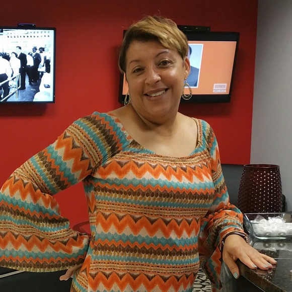 Profile Picture of Claudette Lowe (@chilowe319) on Poshmark