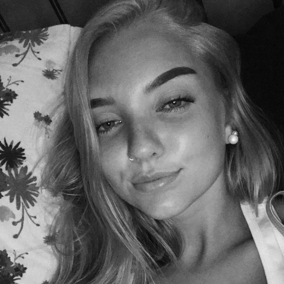 Profile Picture of Kelsey David (@kelsey_david) on Poshmark