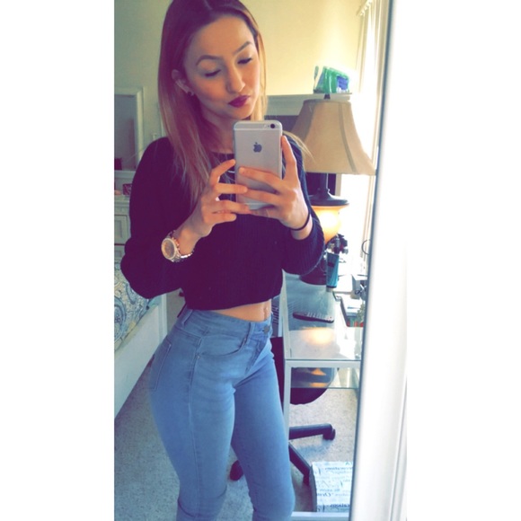 Profile Picture of Jess Alvarez (@jess_0126) on Poshmark