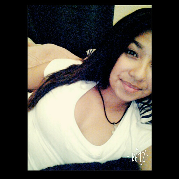 Hilary Hernandez - Poshmark Profile Picture of Hilary Hernandez (@hilaryhdez1) on Poshmark