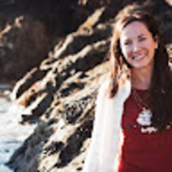 Profile Picture of Deneen Tomayko (@deenpac) on Poshmark