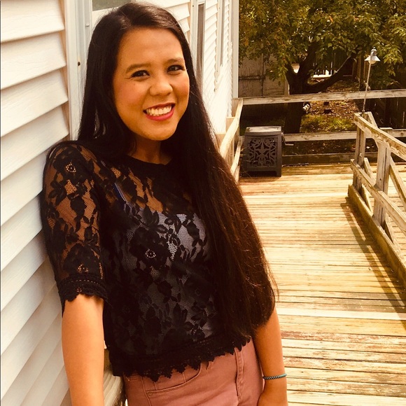 Profile Picture of Rose Cender (@rosecender) on Poshmark