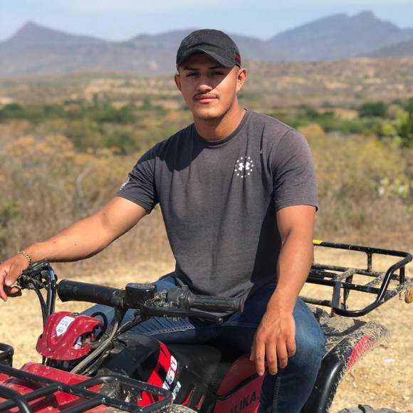 Profile Picture of Erik Valle (@erik941) on Poshmark