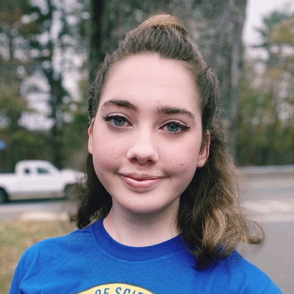 Profile Picture of Julie Liuzza (@julieliuzza) on Poshmark