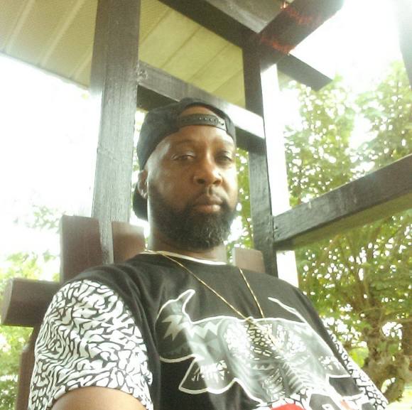 Profile Picture of Edward Fields (@edwardfields) on Poshmark