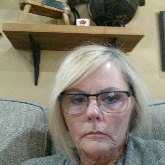 Profile Picture of Tammie Braznell (@tbraznell) on Poshmark