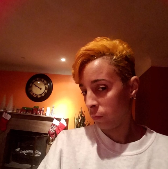 Profile Picture of Erika Bray (@erika_bray) on Poshmark