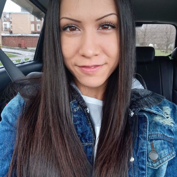 Profile Picture of Carrie Manyvanh (@carriemanyvanh) on Poshmark