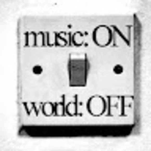 Profile Picture of Lari Smith (@larikay33) on Poshmark