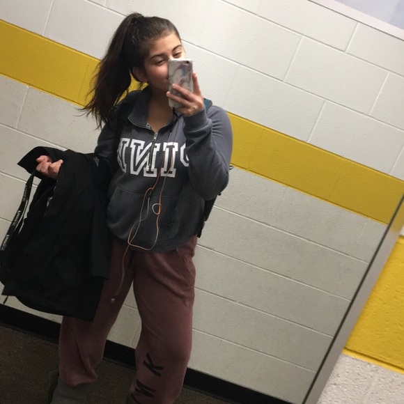 Profile Picture of Alexis Kokko (@kokkopuff18) on Poshmark