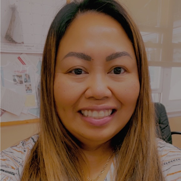 Profile Picture of Michelle Moradian (@michelleguanzon) on Poshmark