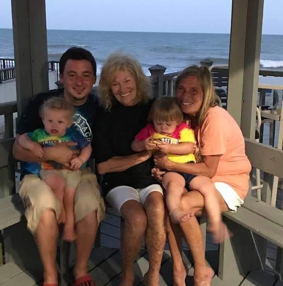 Profile Picture of Tammie Tesner (@ttesner) on Poshmark