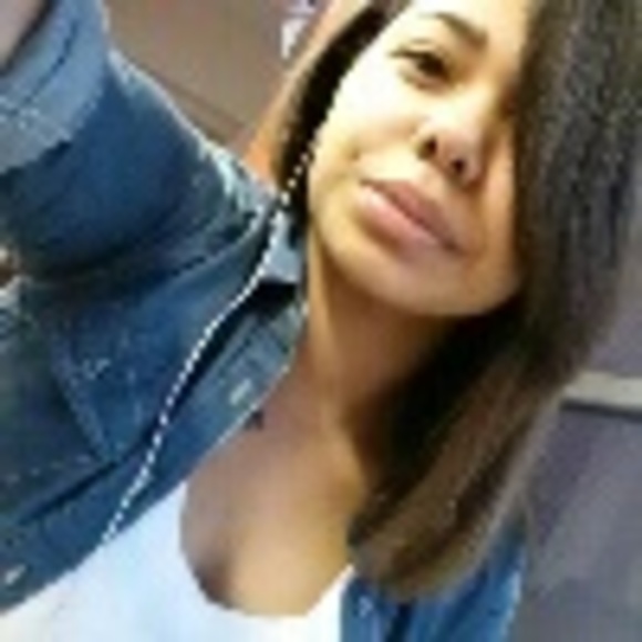 Profile Picture of Kajianna Meriwether (@light_skin) on Poshmark