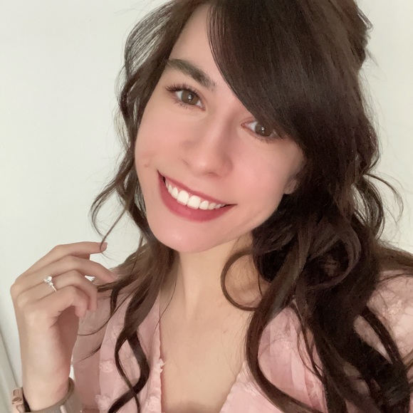 Profile Picture of Hailey Danos (@haileydanos) on Poshmark