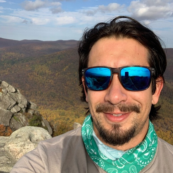 Profile Picture of David Pratt (@davepratt86) on Poshmark