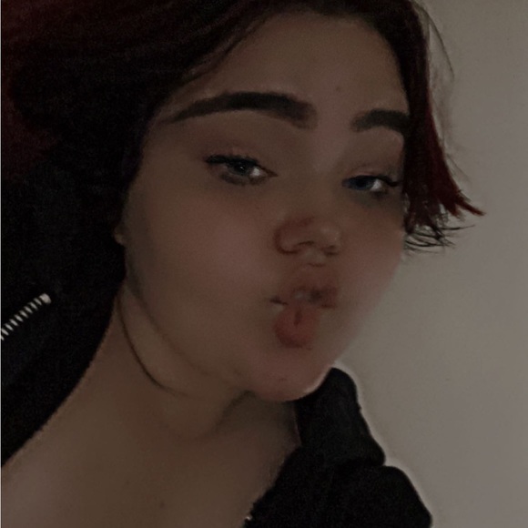 Profile Picture of Brianna Shugart (@briii_leann) on Poshmark