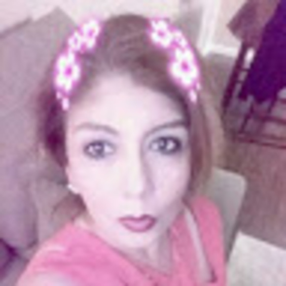 Profile Picture of Veronica Esquivel (@straitfrmtx) on Poshmark