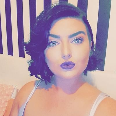 Profile Picture of Jodie Storer (@JodAlmighty) on Twitter
