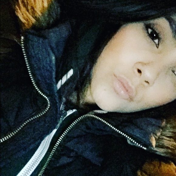 Profile Picture of Iris Santana (@032530) on Poshmark