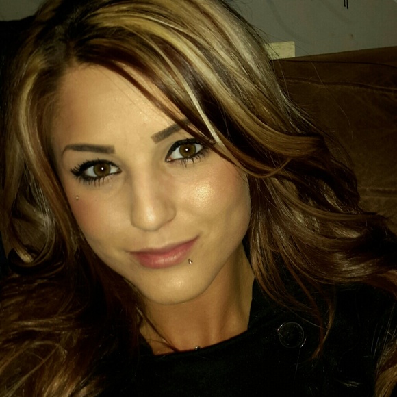 Profile Picture of Kayla Daughtrey (@mcintirekayla) on Poshmark