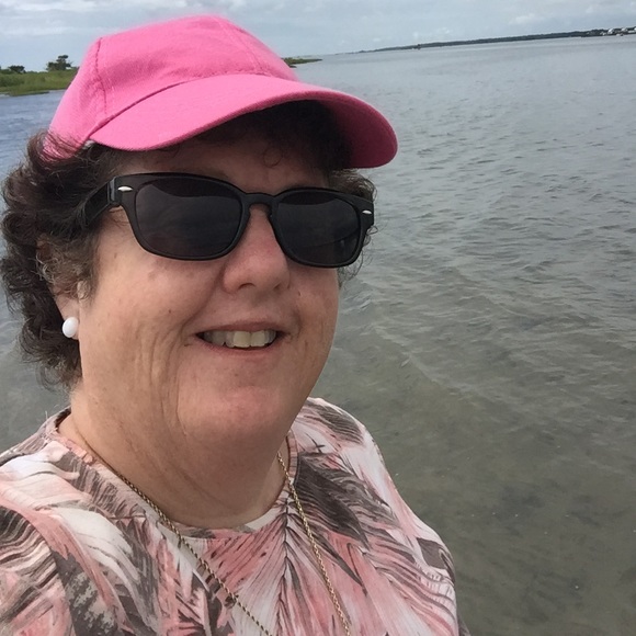Profile Picture of Susan Savitsky (@suzieq725) on Poshmark