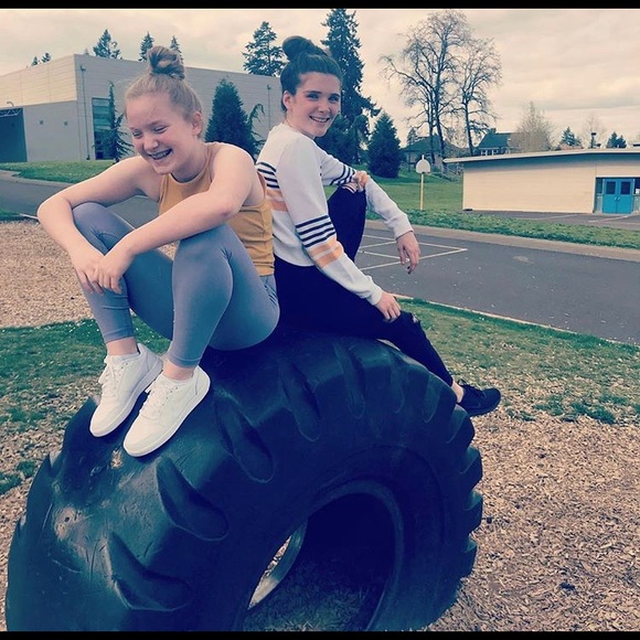 Profile Picture of Kaylee Osterkamp (@k_osterkamp) on Poshmark