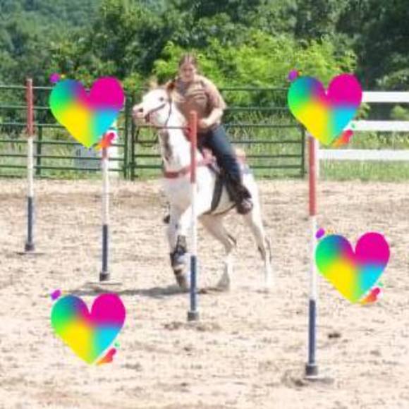 Profile Picture of Bonnierose Webb (@bonnierosewebb) on Poshmark