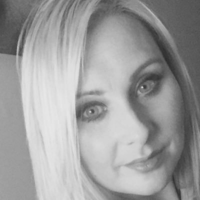 Profile Picture of Amanda Devins (@mandoola13) on Twitter