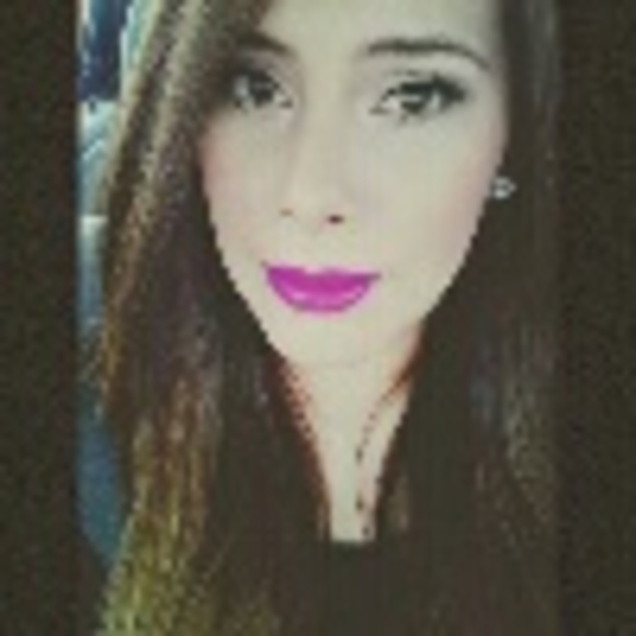 Profile Picture of Eunice Campos (@uniicampos) on Poshmark