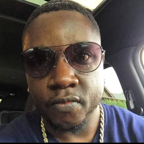 Profile Picture of Michael Wyatt (@miw002f) on Poshmark