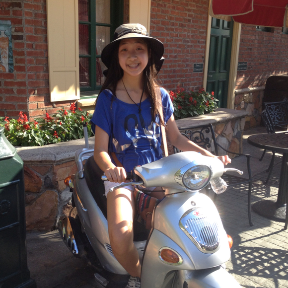 Profile Picture of Kay Zhang (@lookingglass) on Poshmark