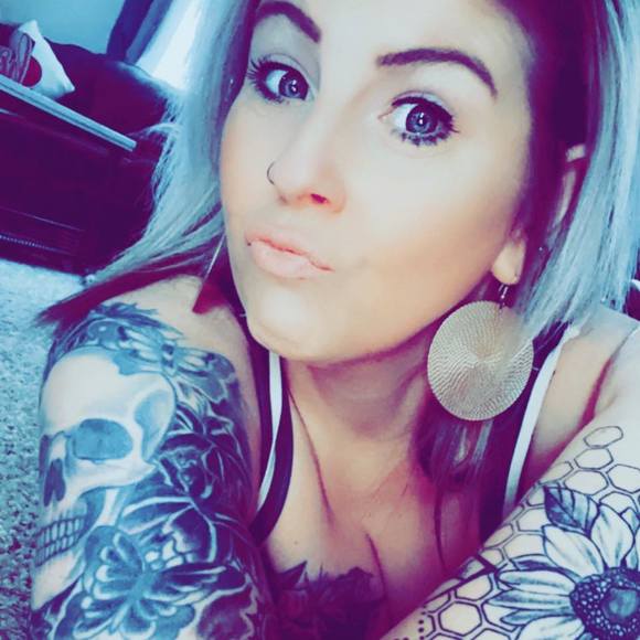 Profile Picture of Casey Pile (@caseynpile) on Poshmark